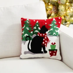 Glitzhome 14In L Hooked Christmas Cat Pillow